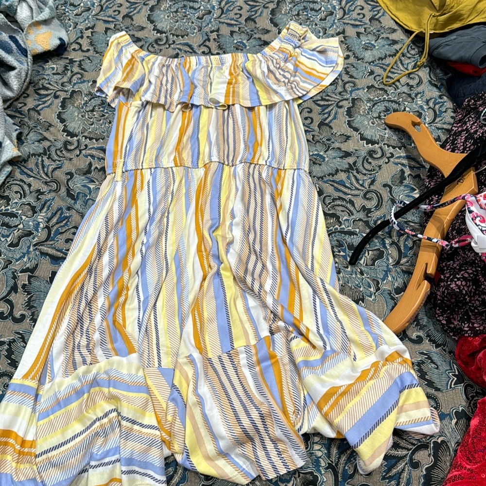 Lascana sun dress off the shoulder or on!! Add a belt or not size 6